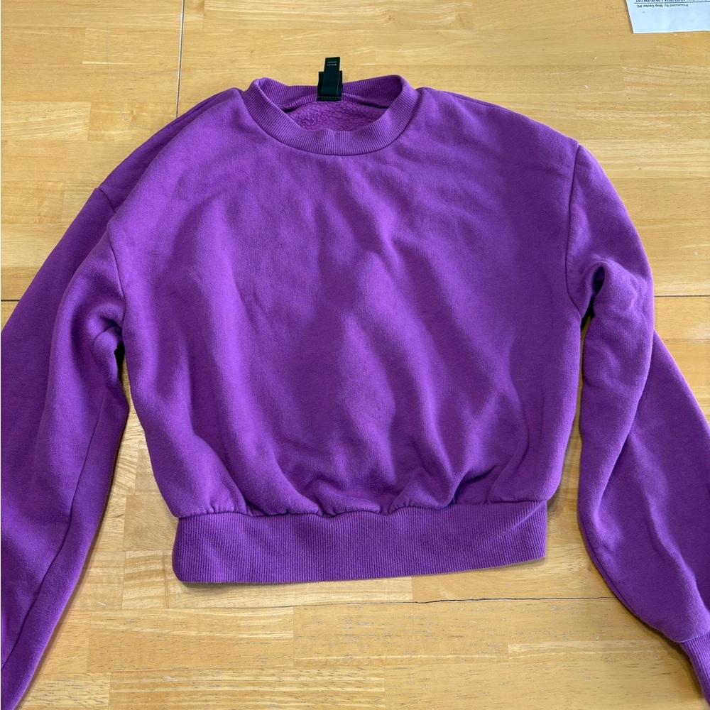 Cropped crew neck sweatshirt